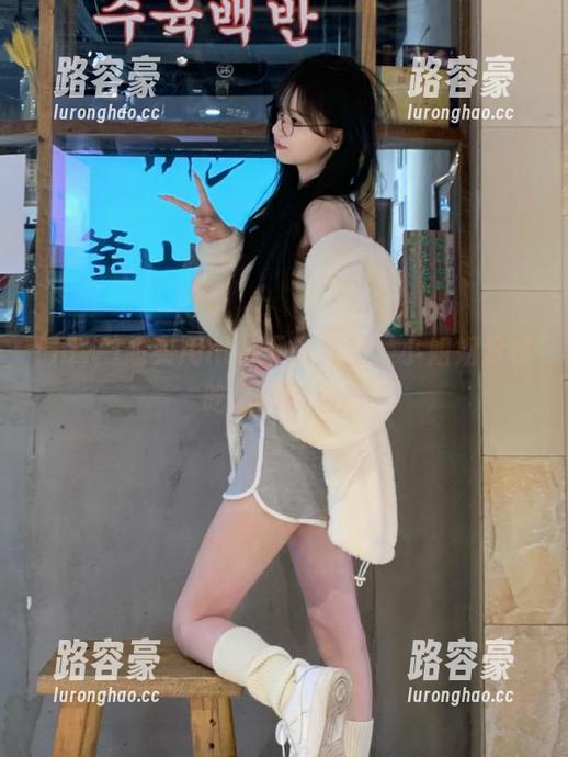 超实用hlw下载方法，小姐姐分享吃瓜最新动态