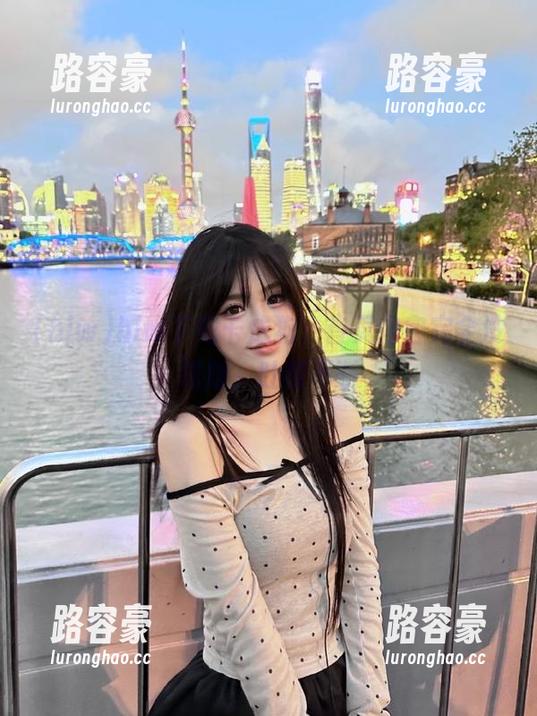 hlw下载卡成狗，首页内容完全没排版，吐槽不断