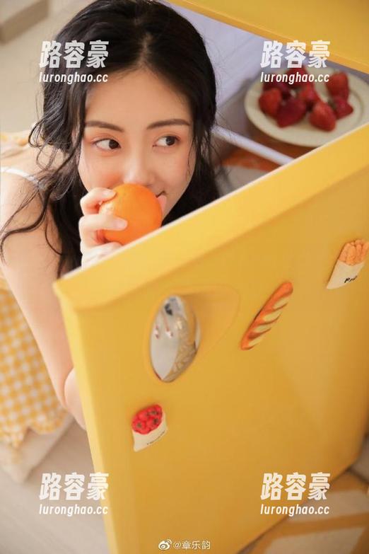 通过www.51cnm永久直达最新最全的吃瓜八卦